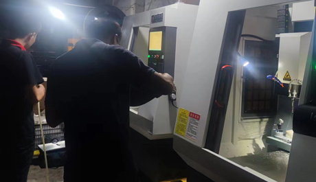 壓鑄工廠實用化壓鑄件的自動去毛刺機(jī)
